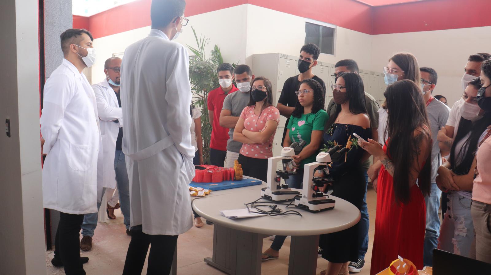 Alunos de Odontologia e Farmácia promovem exposição na Edufor