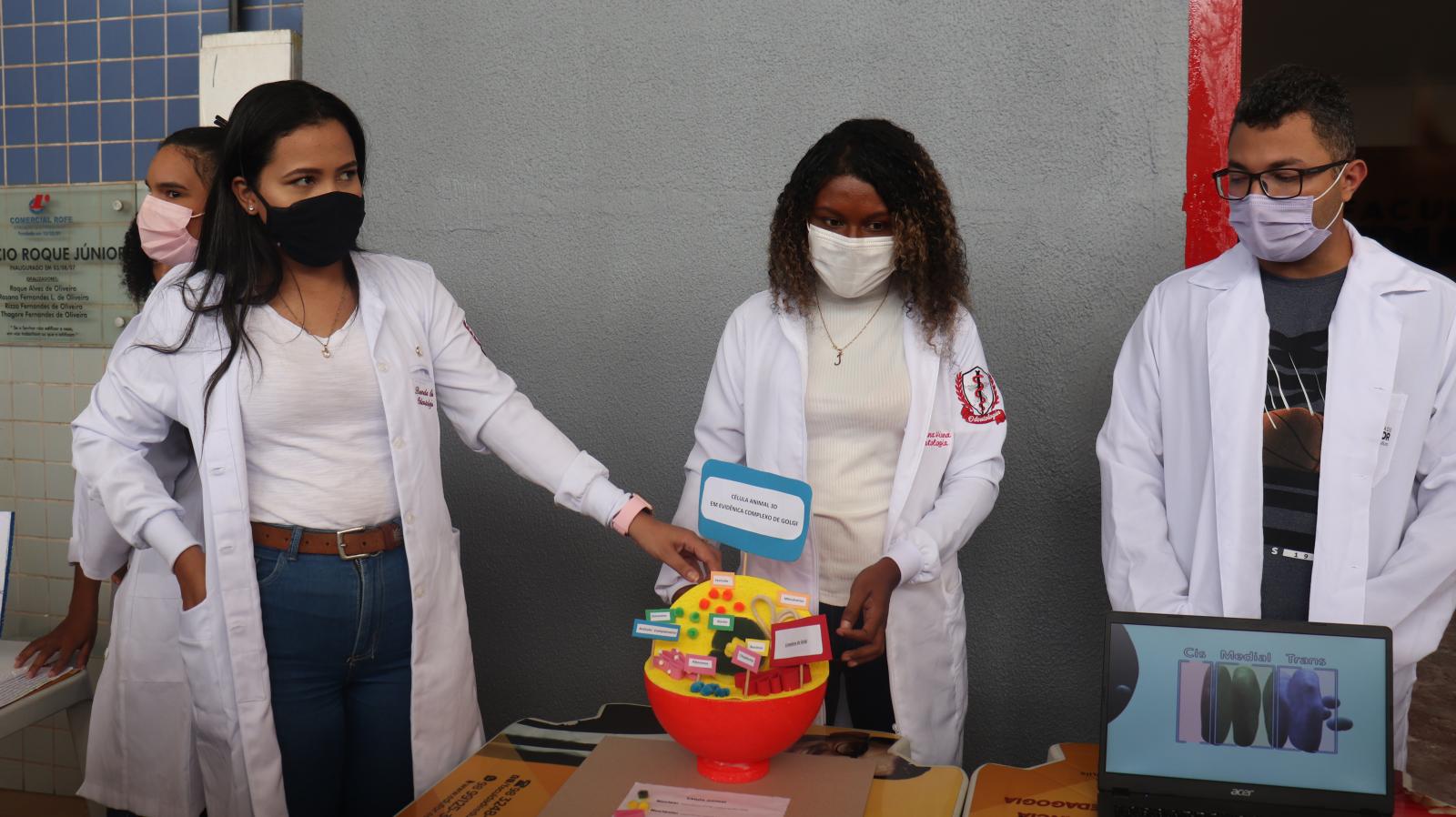 Alunos de Odontologia e Farmácia promovem exposição na Edufor