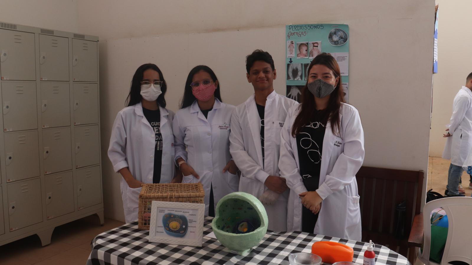 Alunos de Odontologia e Farmácia promovem exposição na Edufor