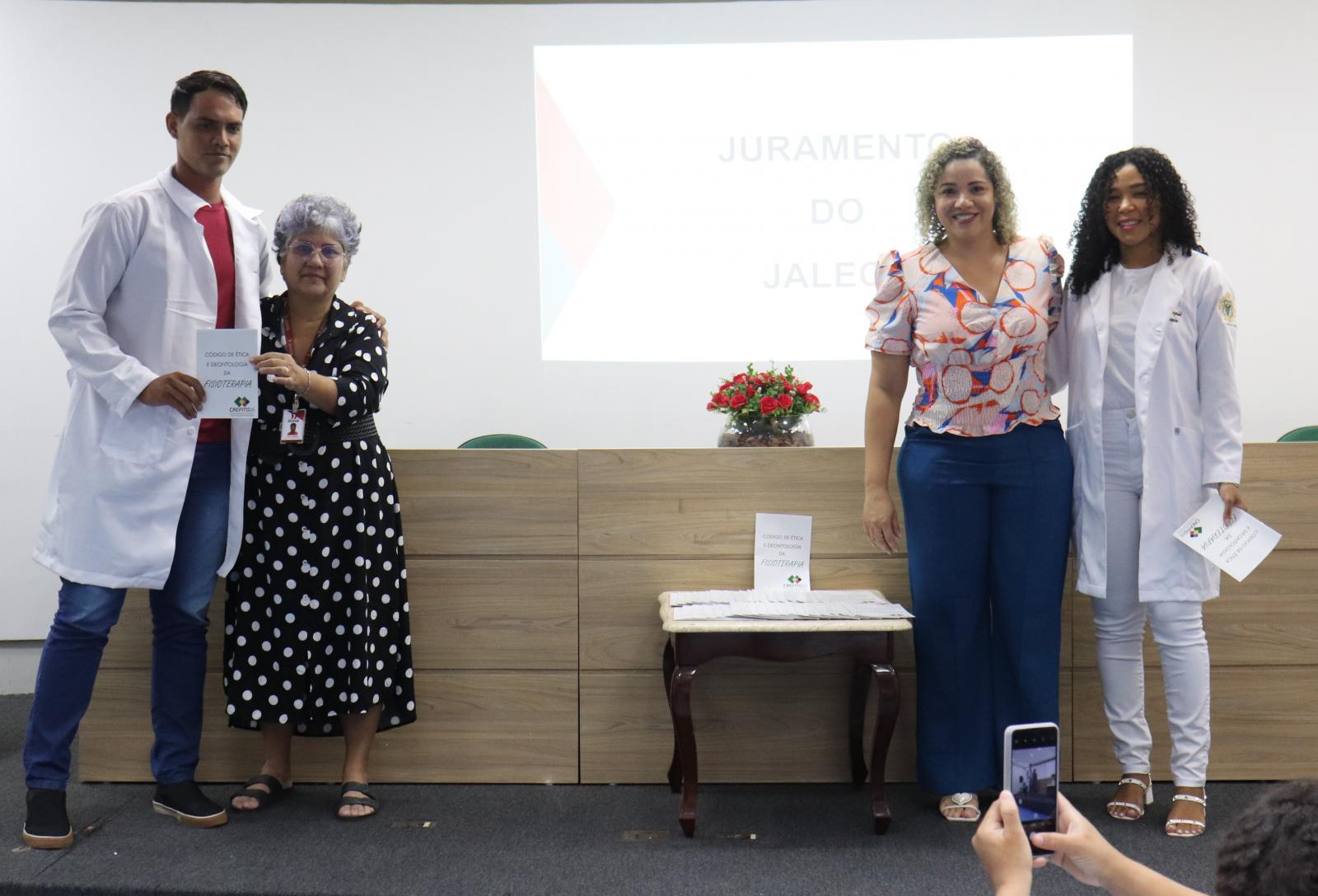 Alunos de Fisioterapia participam de Cerimônia do Jaleco Alunos de Fisioterapia participam de Cerimônia do Jaleco