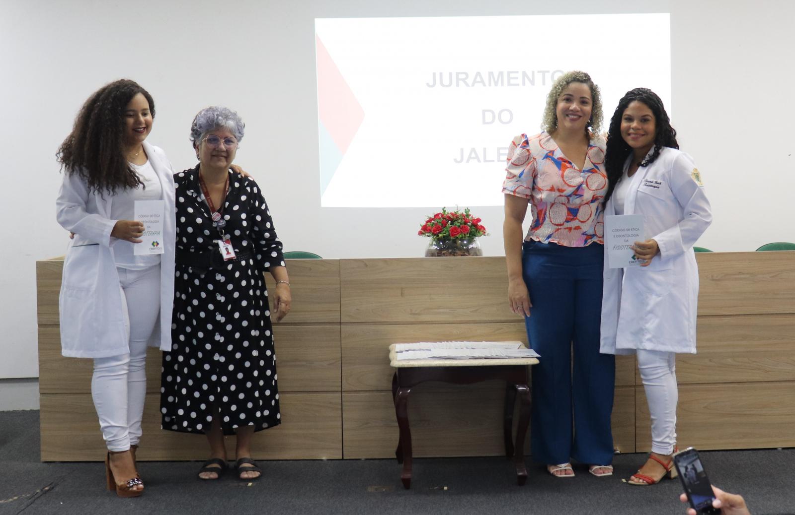 Alunos de Fisioterapia participam de Cerimônia do Jaleco Alunos de Fisioterapia participam de Cerimônia do Jaleco