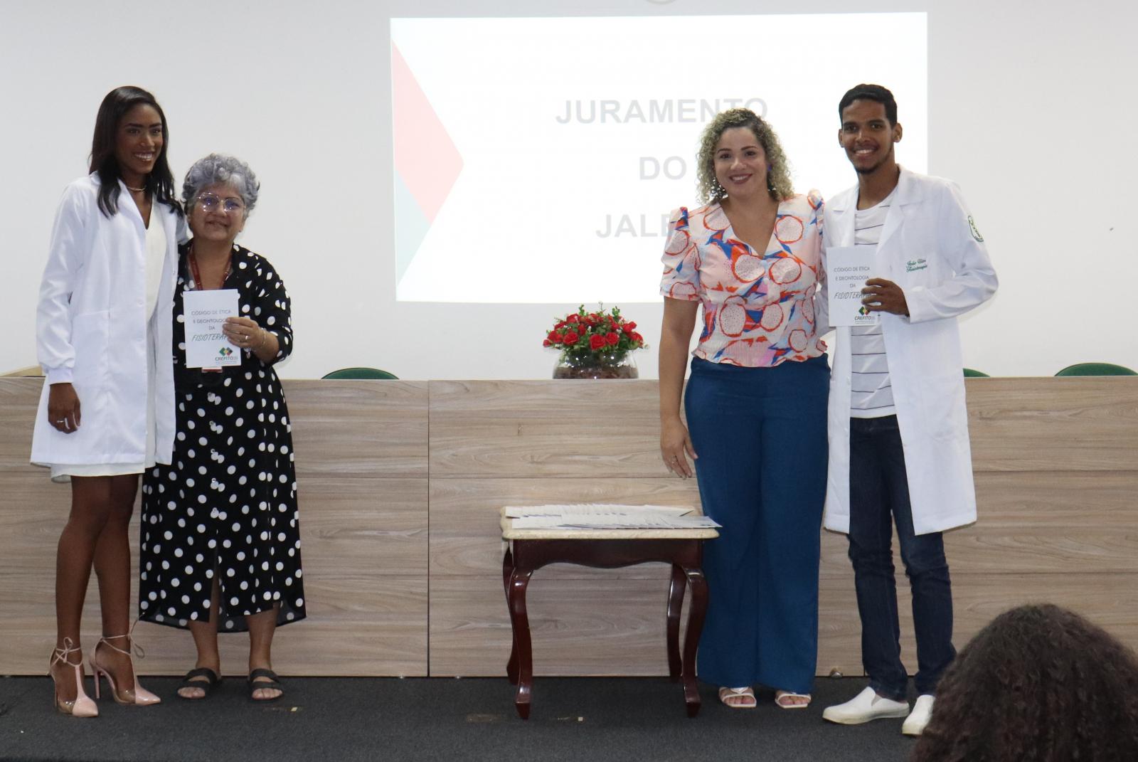 Alunos de Fisioterapia participam de Cerimônia do Jaleco Alunos de Fisioterapia participam de Cerimônia do Jaleco