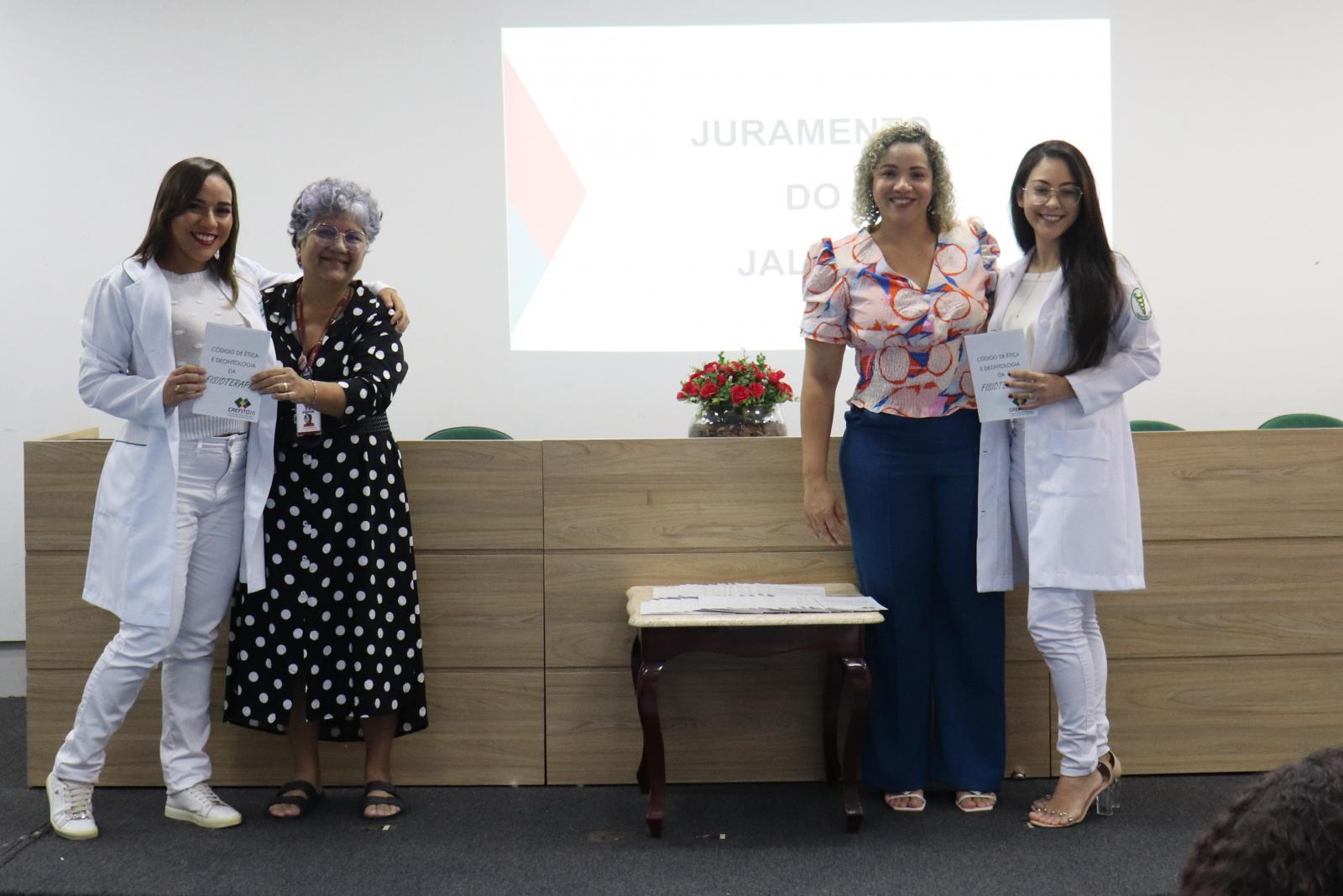 Alunos de Fisioterapia participam de Cerimônia do Jaleco Alunos de Fisioterapia participam de Cerimônia do Jaleco