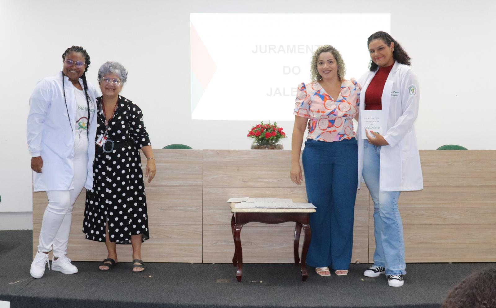 Alunos de Fisioterapia participam de Cerimônia do Jaleco Alunos de Fisioterapia participam de Cerimônia do Jaleco