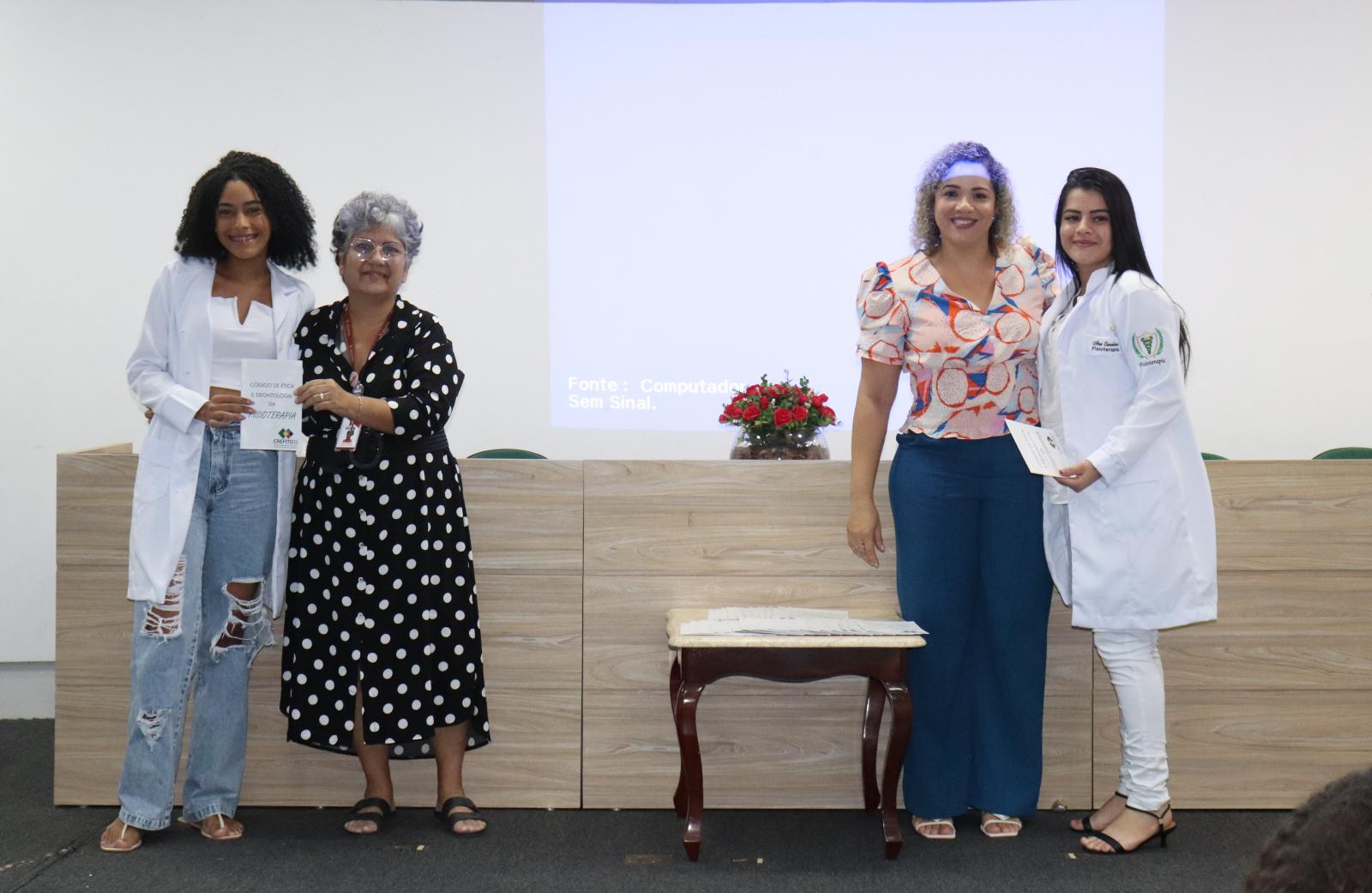 Alunos de Fisioterapia participam de Cerimônia do Jaleco Alunos de Fisioterapia participam de Cerimônia do Jaleco
