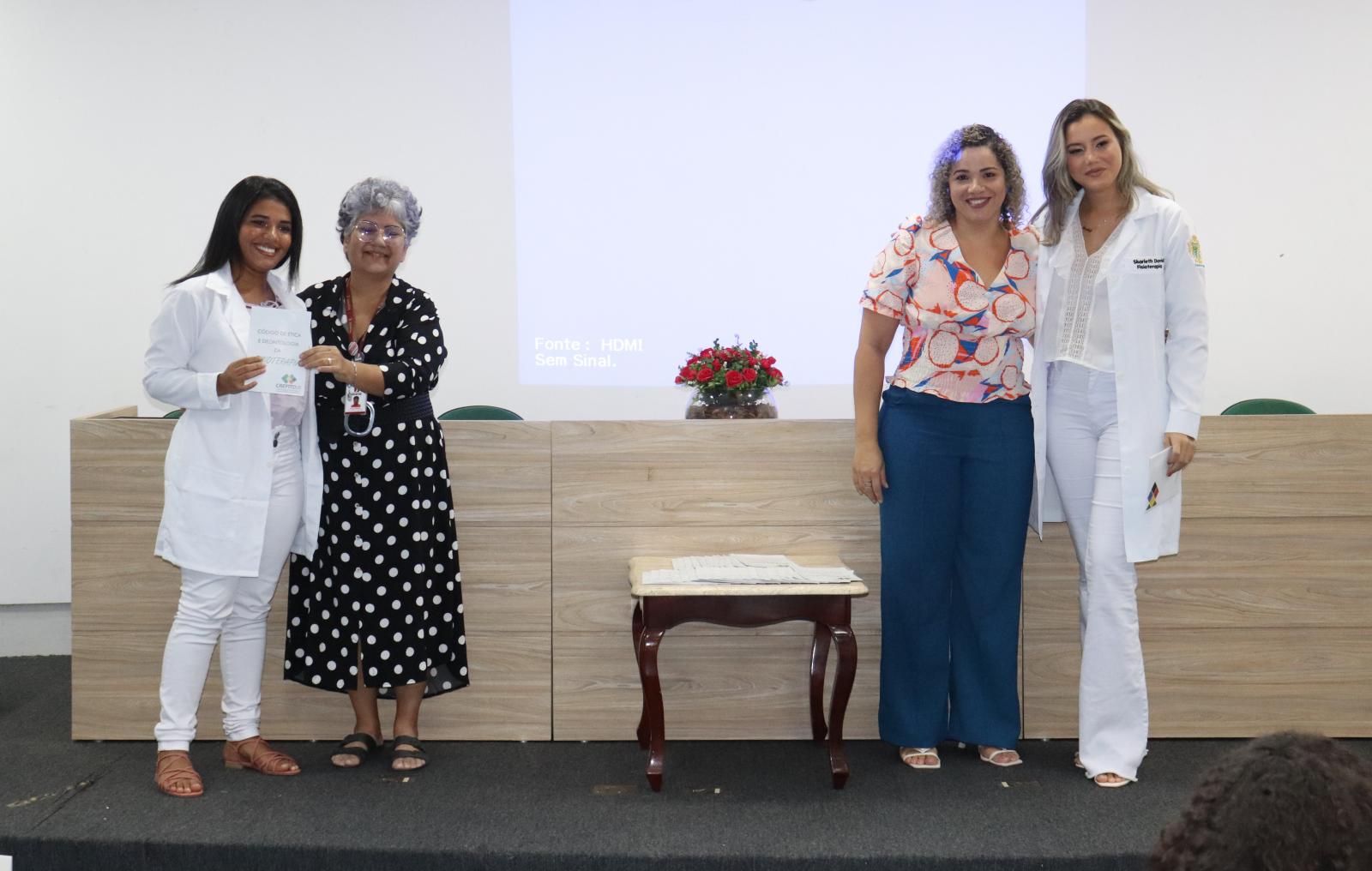 Alunos de Fisioterapia participam de Cerimônia do Jaleco Alunos de Fisioterapia participam de Cerimônia do Jaleco