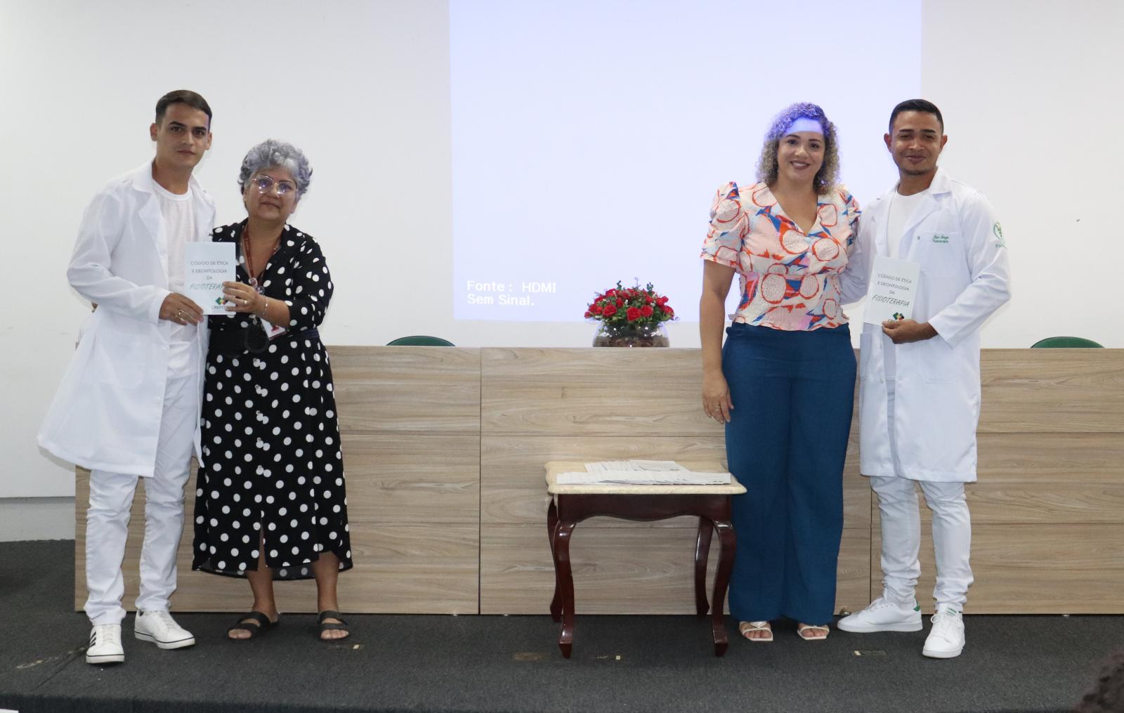 Alunos de Fisioterapia participam de Cerimônia do Jaleco Alunos de Fisioterapia participam de Cerimônia do Jaleco