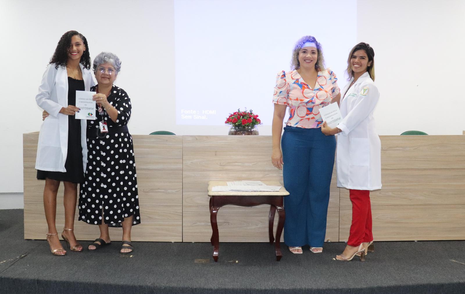 Alunos de Fisioterapia participam de Cerimônia do Jaleco Alunos de Fisioterapia participam de Cerimônia do Jaleco