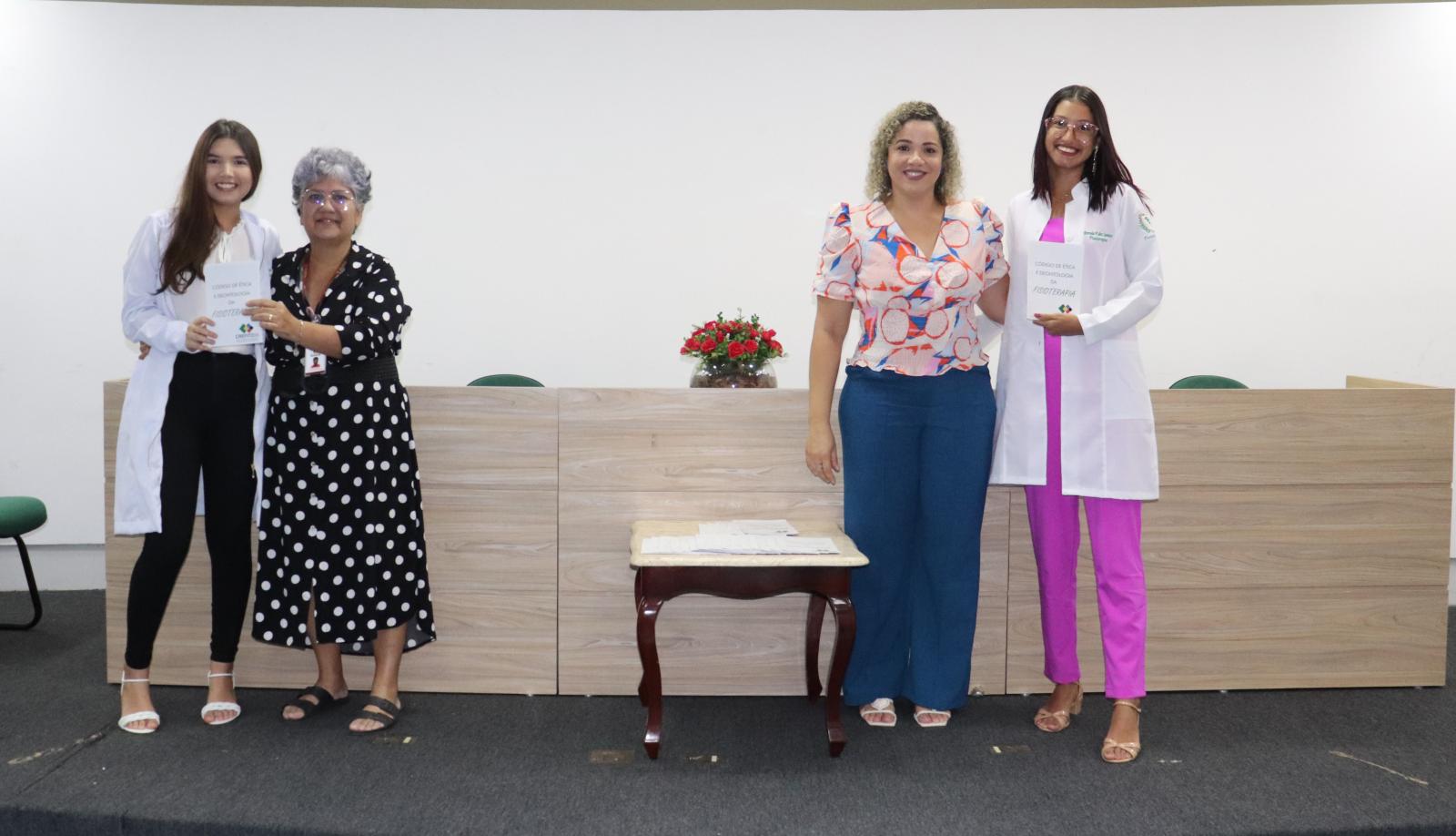 Alunos de Fisioterapia participam de Cerimônia do Jaleco Alunos de Fisioterapia participam de Cerimônia do Jaleco