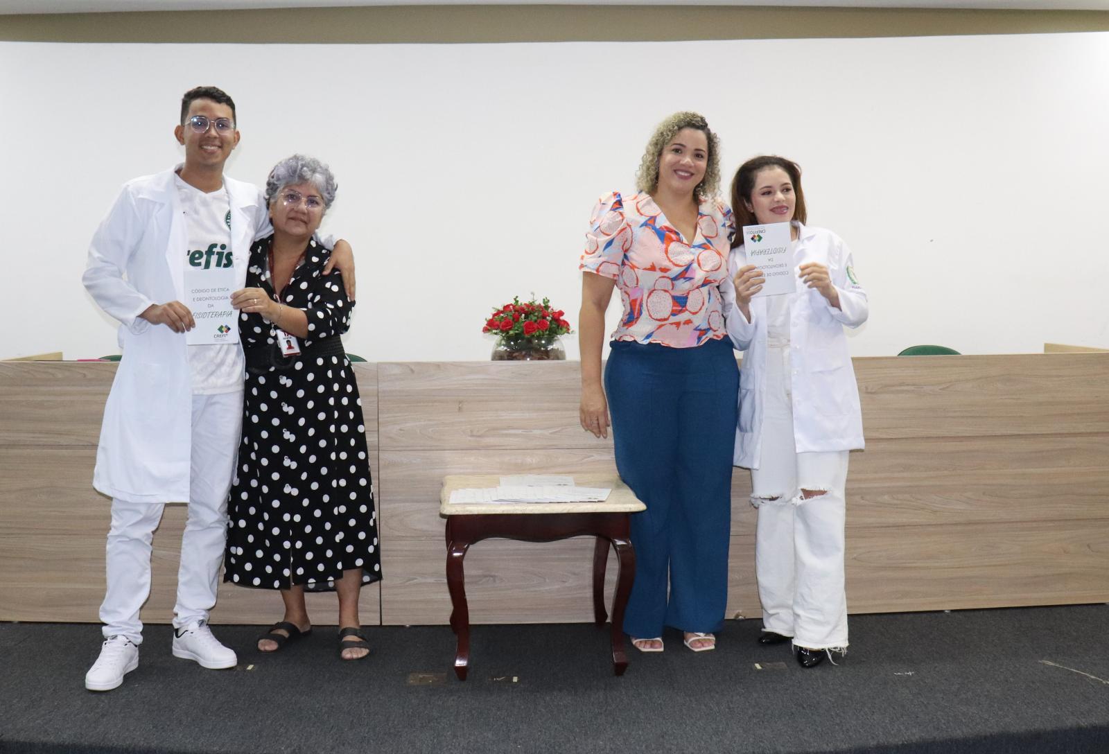 Alunos de Fisioterapia participam de Cerimônia do Jaleco Alunos de Fisioterapia participam de Cerimônia do Jaleco