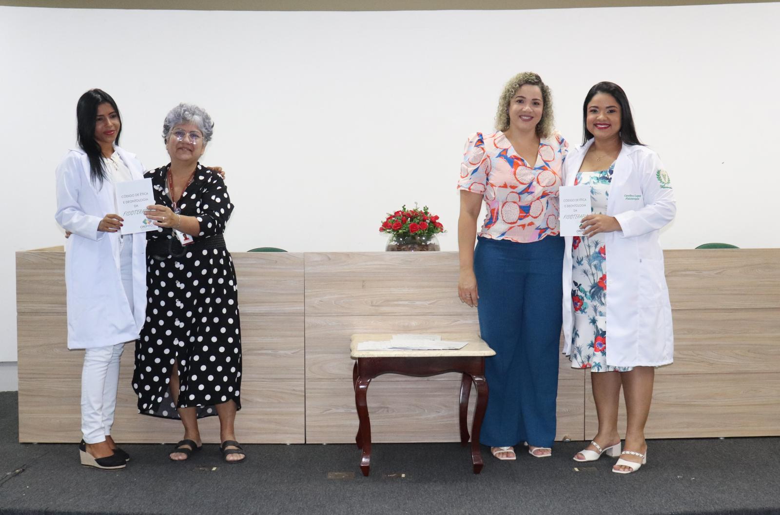 Alunos de Fisioterapia participam de Cerimônia do Jaleco Alunos de Fisioterapia participam de Cerimônia do Jaleco