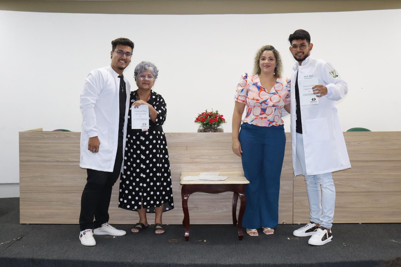 Alunos de Fisioterapia participam de Cerimônia do Jaleco Alunos de Fisioterapia participam de Cerimônia do Jaleco