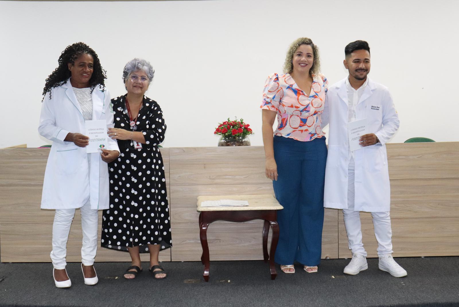 Alunos de Fisioterapia participam de Cerimônia do Jaleco Alunos de Fisioterapia participam de Cerimônia do Jaleco