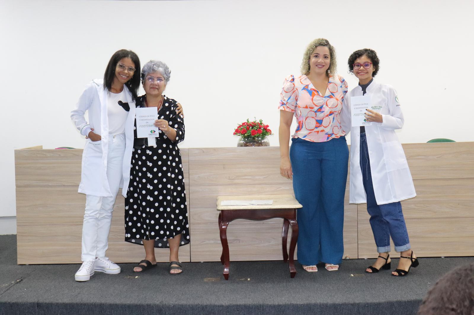 Alunos de Fisioterapia participam de Cerimônia do Jaleco Alunos de Fisioterapia participam de Cerimônia do Jaleco