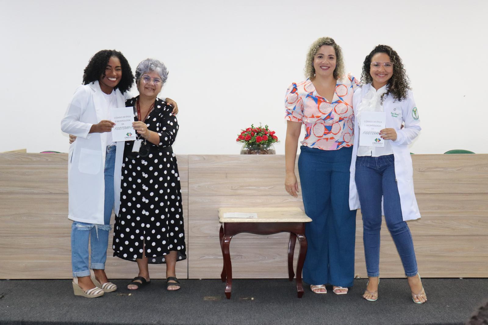 Alunos de Fisioterapia participam de Cerimônia do Jaleco Alunos de Fisioterapia participam de Cerimônia do Jaleco