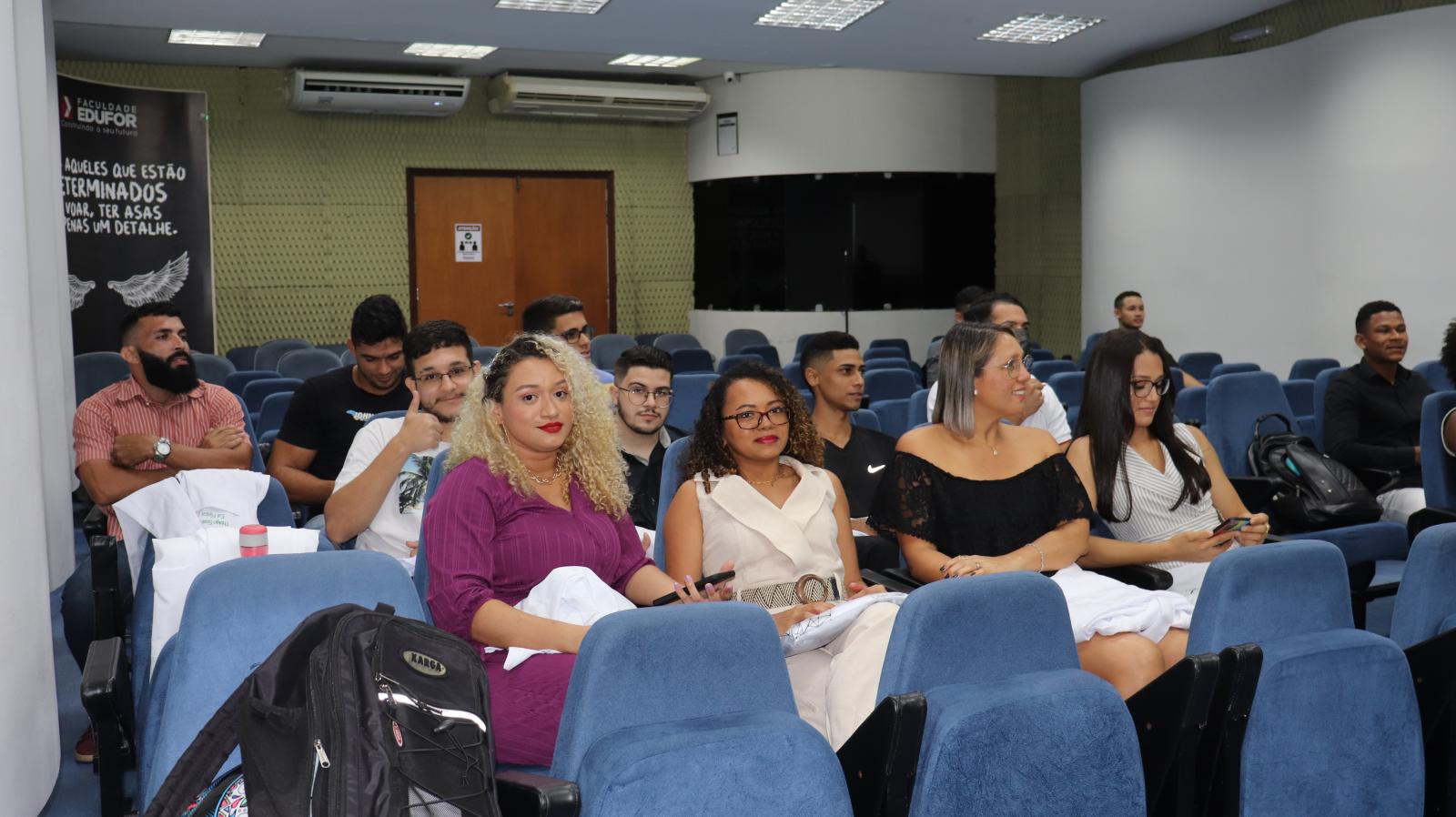 Alunos do  curso de Educação Física Participam da Cerimônia do Jaleco