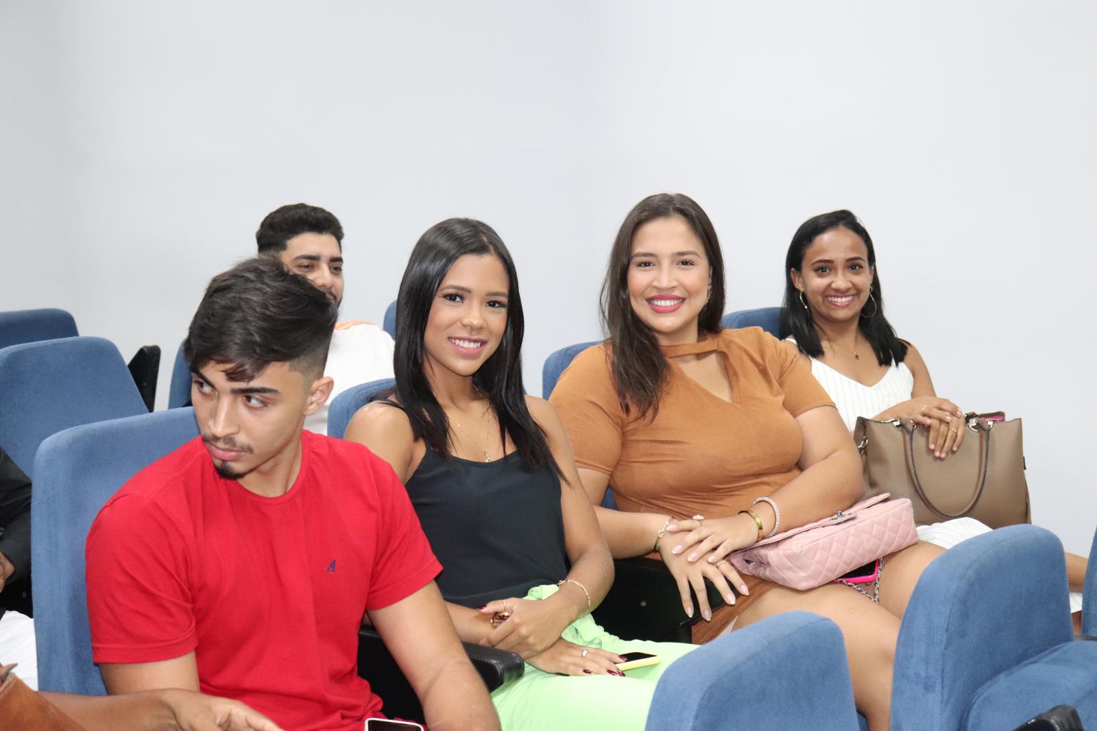 Alunos do  curso de Educação Física Participam da Cerimônia do Jaleco
