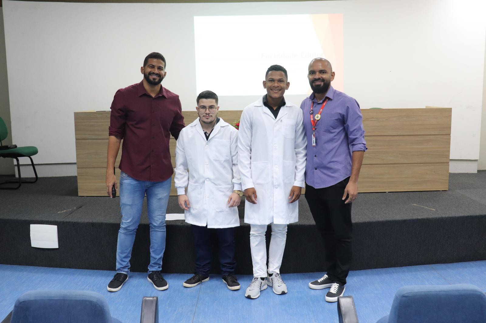 Alunos do  curso de Educação Física Participam da Cerimônia do Jaleco