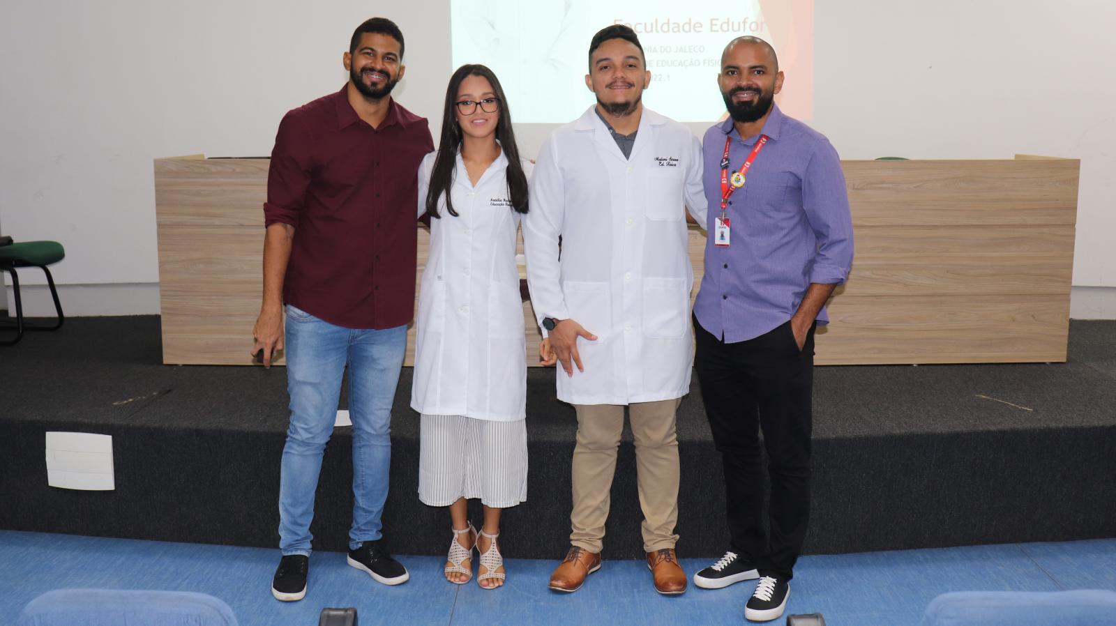 Alunos do  curso de Educação Física Participam da Cerimônia do Jaleco