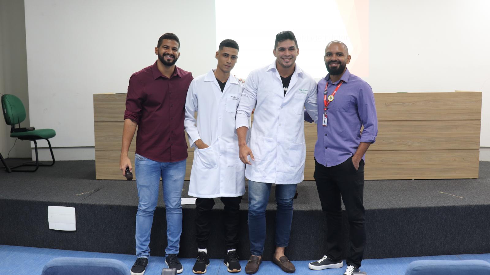 Alunos do  curso de Educação Física Participam da Cerimônia do Jaleco