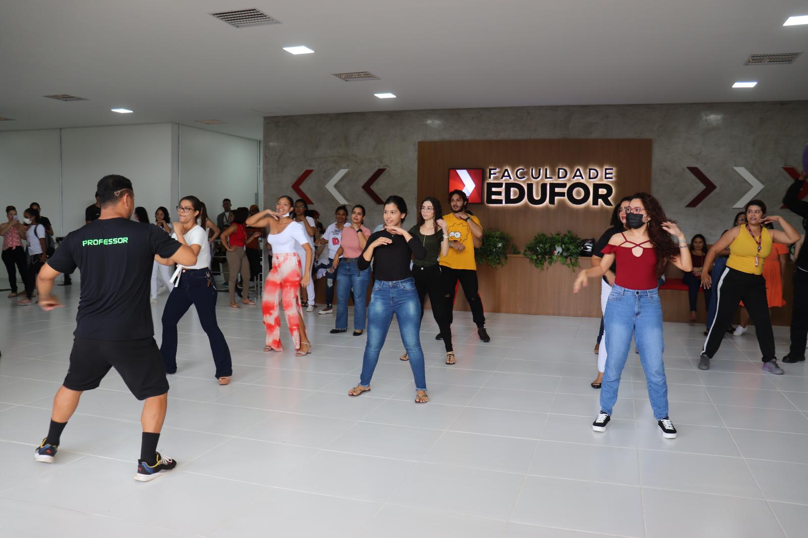 Ação de combate ao sedentarismo é promovida pelos alunos do 5º período de Educação Física Ação de combate ao sedentarismo é promovida pelos alunos do 5º período de Educação Física